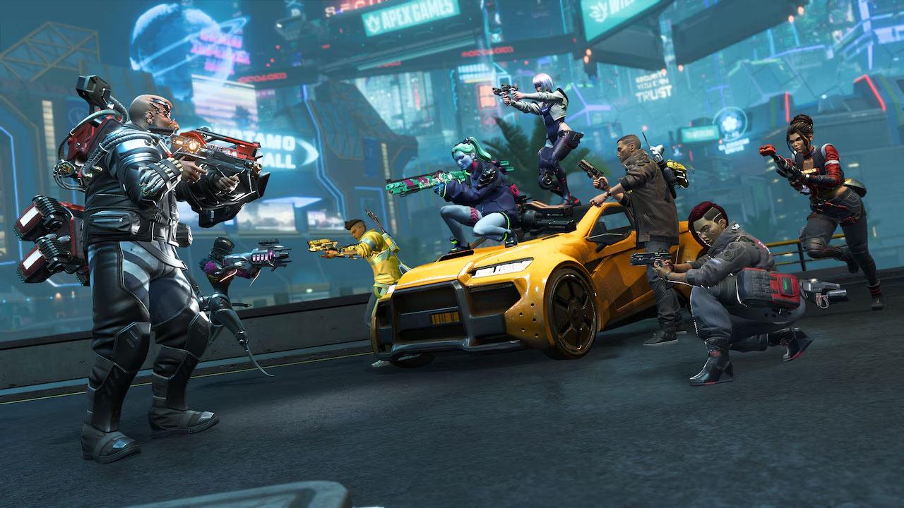 Capture d'&eacute;cran du jeu Apex Legends. Diff&eacute;rents personnages, dont ceux de Cyberpunk : Edgerunners sont sur une voiture jaune, armes &agrave; la main, ciblant d'autres personnages.