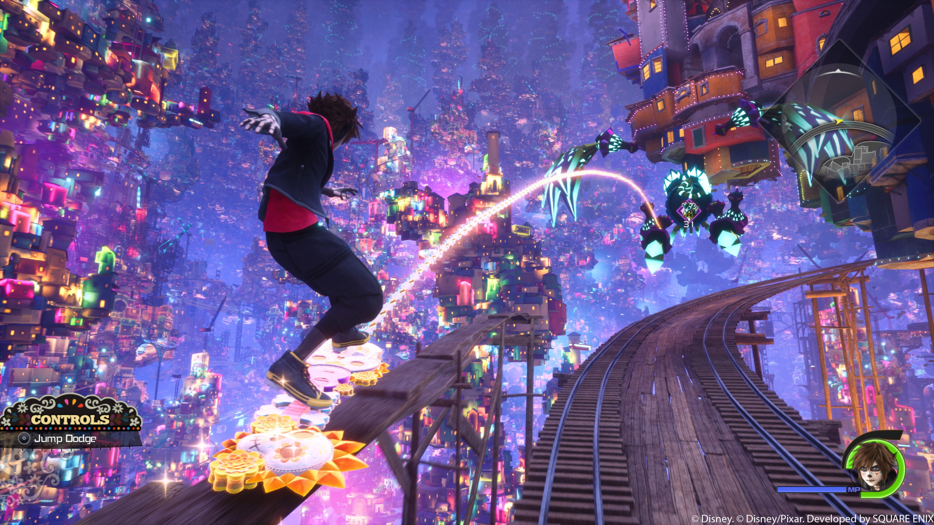 Capture d'écran du jeu Kingdom Hearts, mettant Sora, le personnage du jeu, dans le monde de Coco, le dessin animé de Disney et Pixar. Sora suit une rail de train tout en affrontant des ennemis.