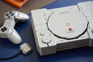 LEGO® PlayStation™ : La Console Originale Revit en 1911 Pièces pour les 30 Ans d'un Mythe 1 72306 Lifestyle Build 10
