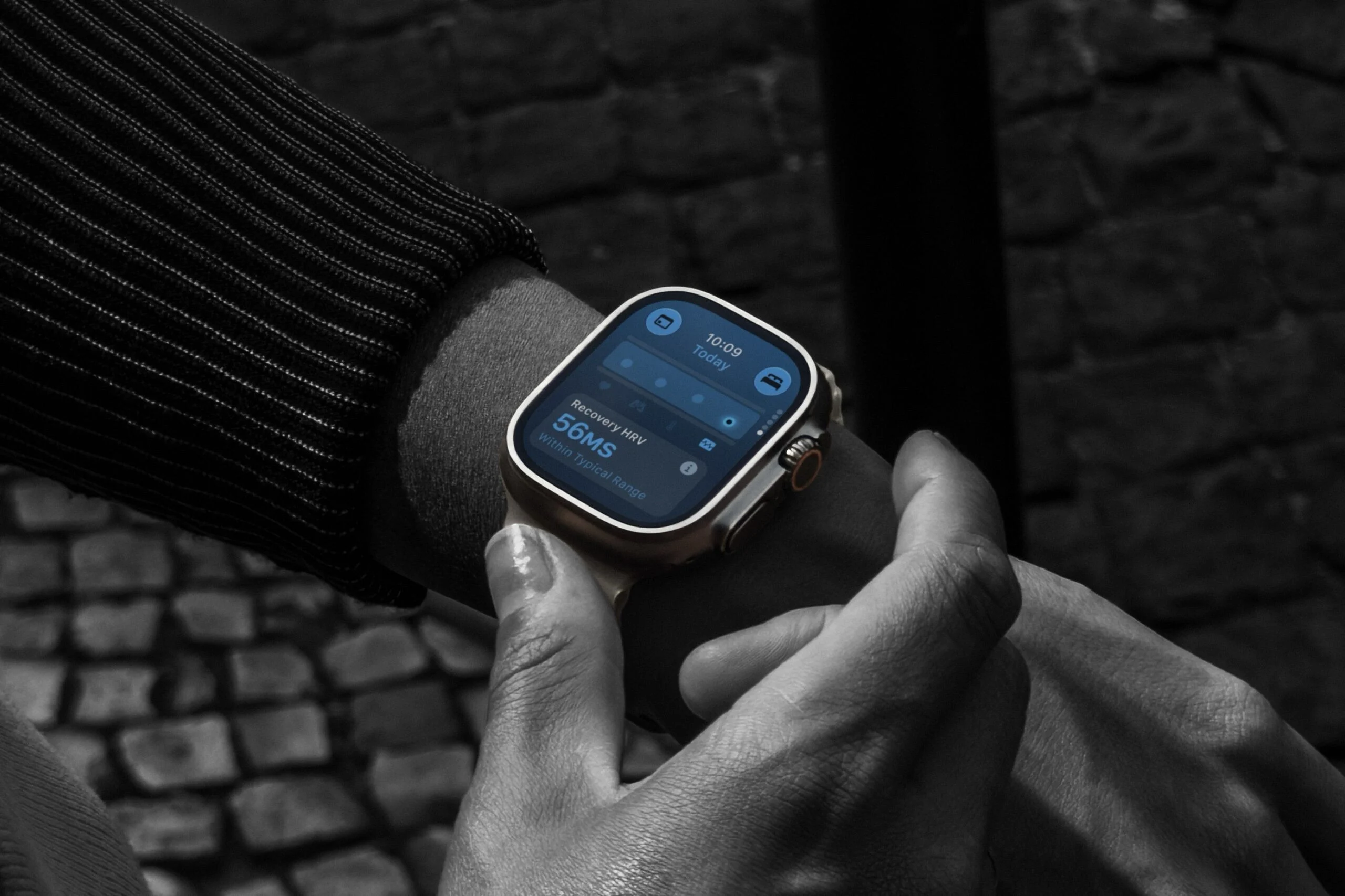 Apple Watch Ultra 4 : La Révolution de la Santé et de l’Endurance au Poignet 6 Apple Watch Ultra 4 lifestyle 06 260909 scaled